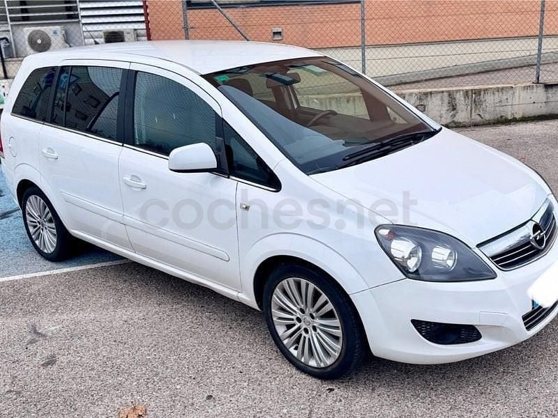 Usado Opel Zafira Family 110 CV (80 kW) 2012 Blanco Monovolumen