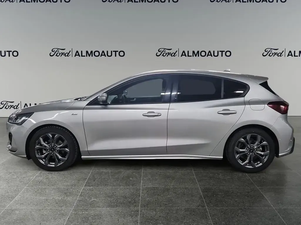 Usado Ford Focus ST-Line 155 CV (114 kW) 2024 Plata perla (metalizado) Berlina