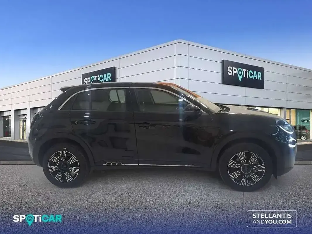 Nuevo Fiat 600 La Prima 147 CV (108 kW) 2025 Negro SUV