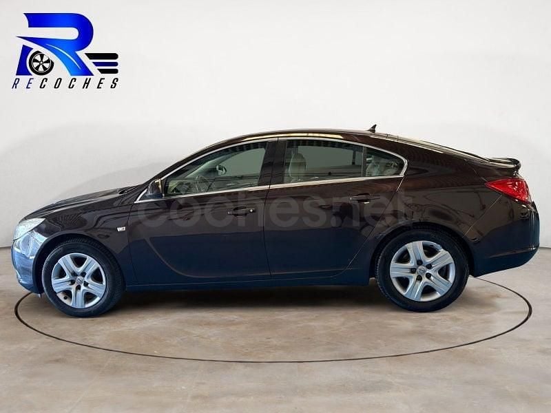 Usado Opel Insignia Edition 130 CV (95 kW) 2011 Marrón Familiar