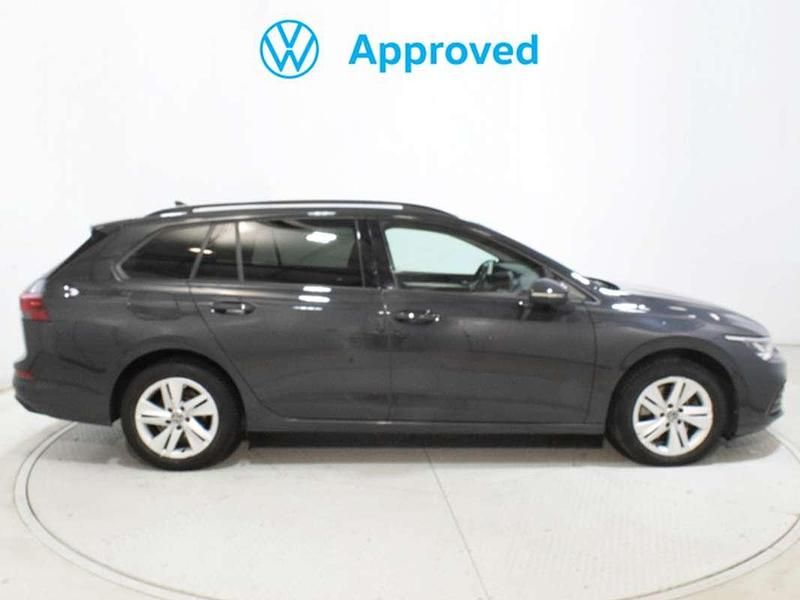 Usado VW Golf VIII Life 116 CV (85 kW) 2022 Gris Familiar