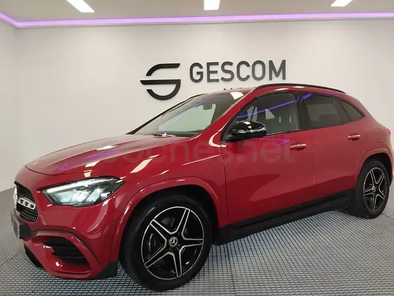 Usado Mercedes GLA200 150 CV (110 kW) 2023 Rojo SUV
