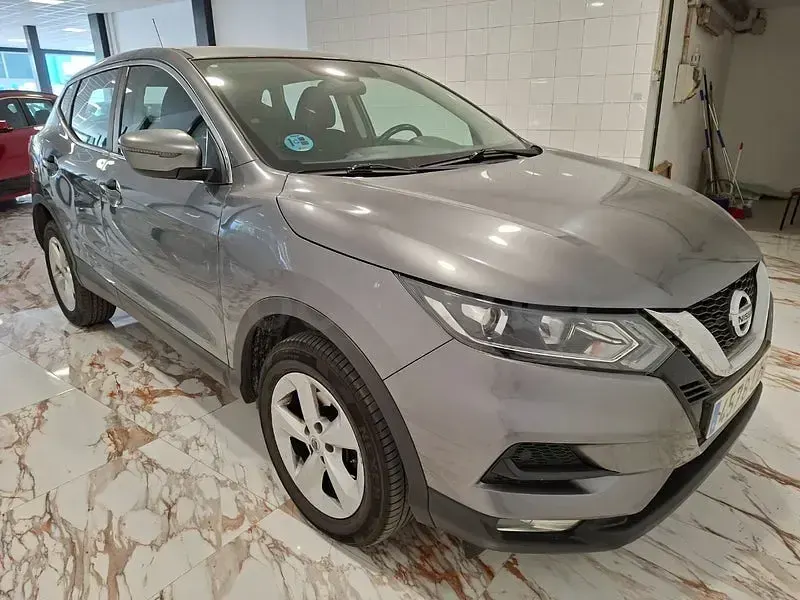 Usado Nissan Qashqai Acenta 140 CV (102 kW) 2022 Gris / plata SUV