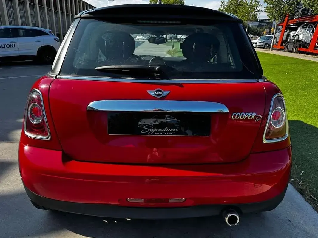 Usado Mini Cooper D 112 CV (82 kW) 2011 Rojo Utilitario