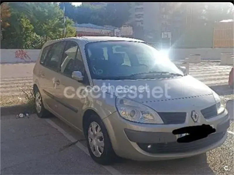 Usado Renault Scénic Dynamique 130 CV (95 kW) 2007 Beige Monovolumen