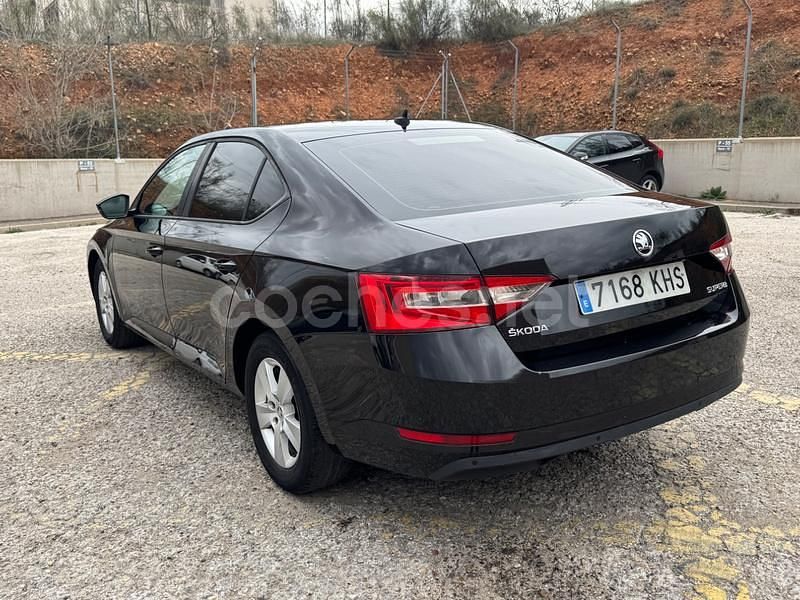Usado Skoda Superb Active 150 CV (110 kW) 2018 Negro Berlina