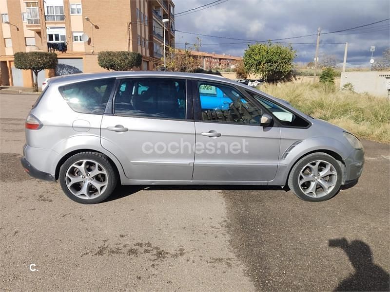 Usado Ford S-MAX Trend 140 CV (102 kW) 2007 Gris / plata Monovolumen