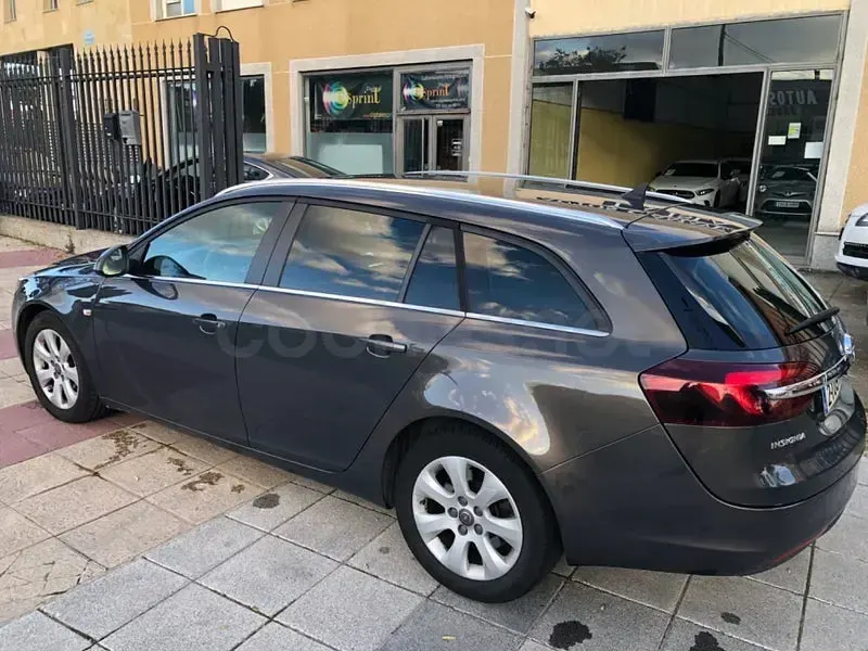Usado Opel Insignia Selective 140 CV (102 kW) 2014 Gris / plata Familiar