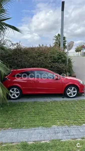Usado Opel Astra GTC Sport 120 CV (88 kW) 2005 Rojo Berlina