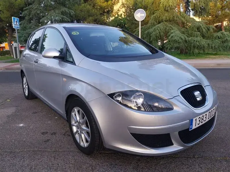 Usado Seat Altea Reference 102 CV (75 kW) 2005 Gris / plata Monovolumen