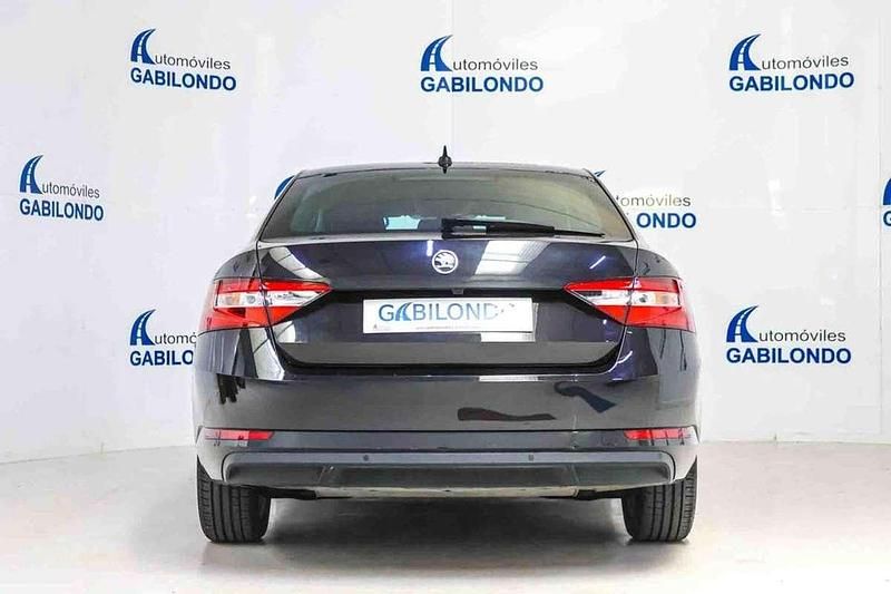 Usado Skoda Superb LAURIN & KLEMENT 219 CV (161 kW) 2021 Negro Berlina