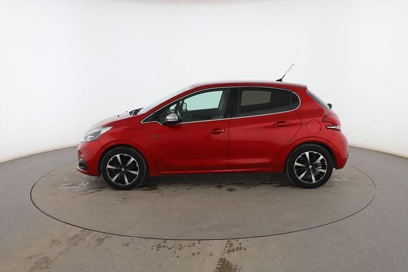 Usado Peugeot 208 82 CV (60 kW) 2019 Rojo Utilitario