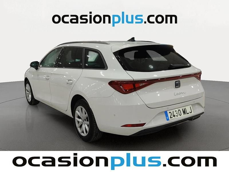 Usado Seat Leon Style 130 CV (95 kW) 2023 Blanco Familiar