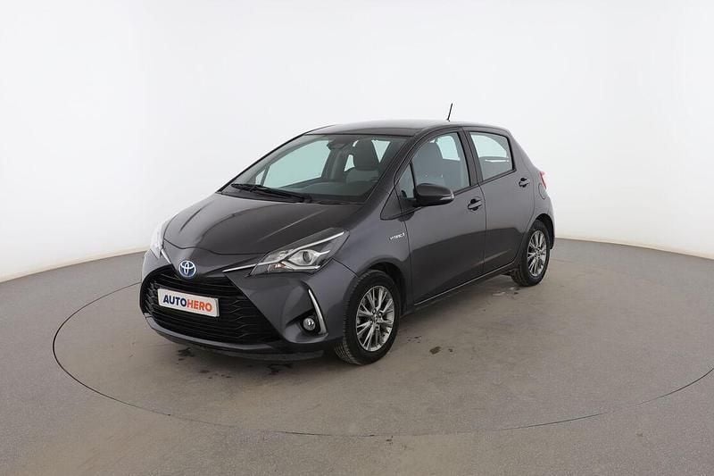Gris Usado 2017 Toyota Yaris Hybrid Active Berlina | 13.299 € (Precio justo) - Imagen 1/3