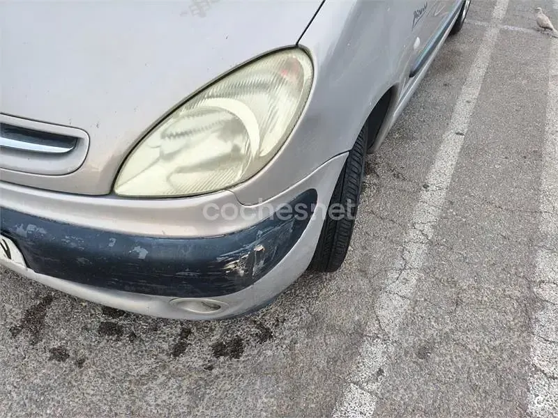 Usado Citroën Xsara Picasso 90 CV (66 kW) 2003 Gris / plata Monovolumen