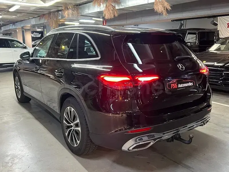 Usado Mercedes GLC200 204 CV (150 kW) 2023 Negro SUV