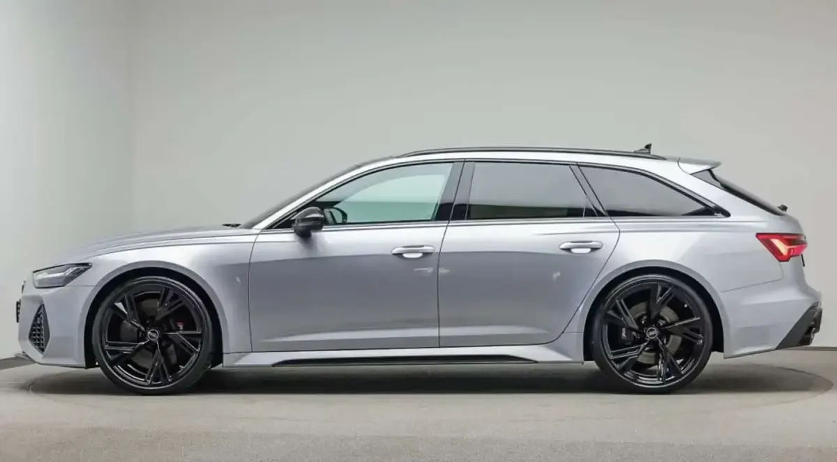 Usado Audi RS6 600 CV (441 kW) 2022 Plateado Familiar
