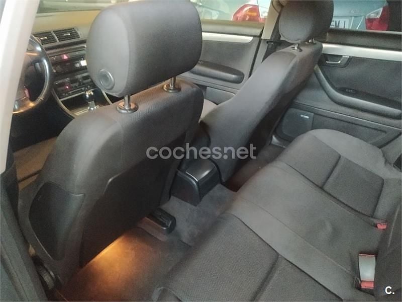 Gris / plata Usado 2004 Audi A4 Berlina | 4000 € (Un poco caro) - Imagen 1/4