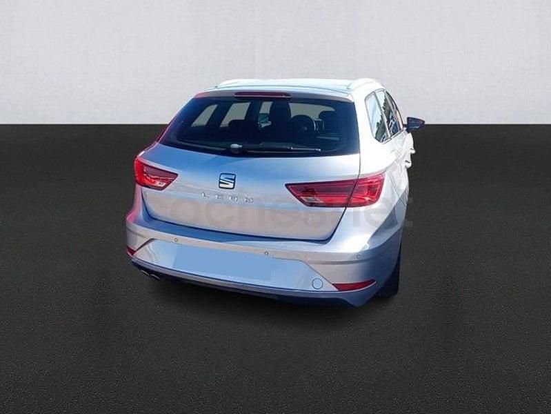 Usado Seat Leon XCELLENCE 150 CV (110 kW) 2020 Gris / plata Familiar