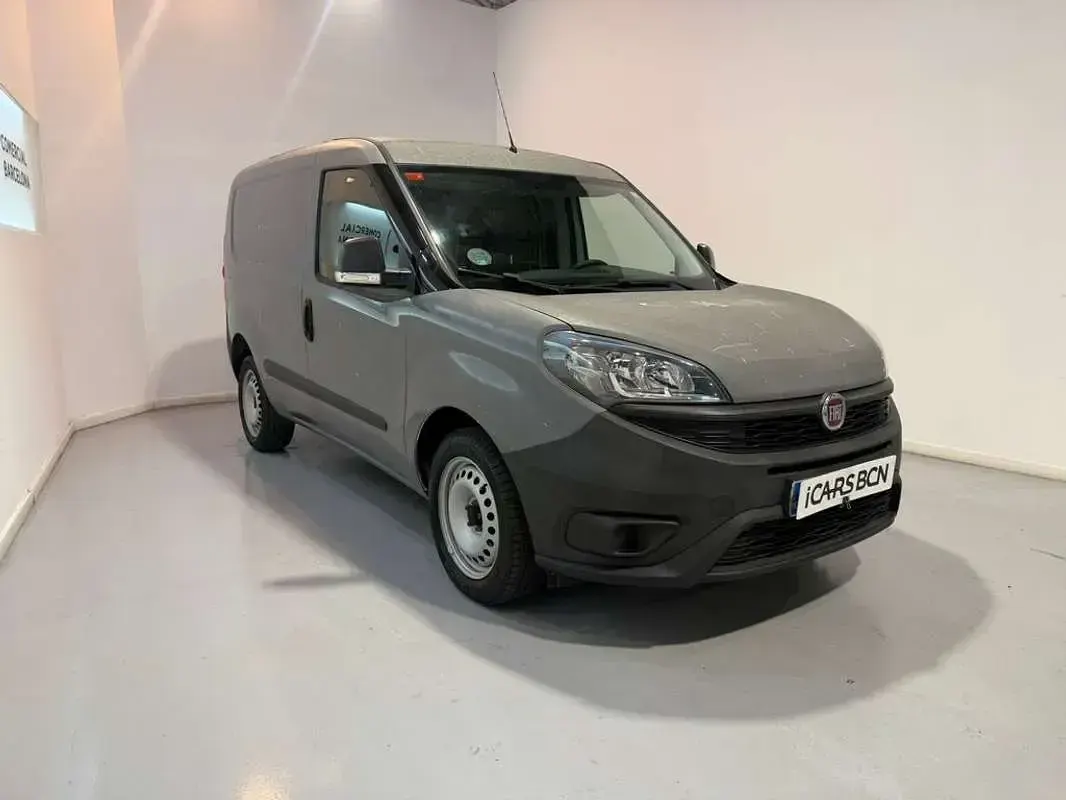 Usado Fiat Doblò 80 CV (58 kW) 2021 Blanco Monovolumen