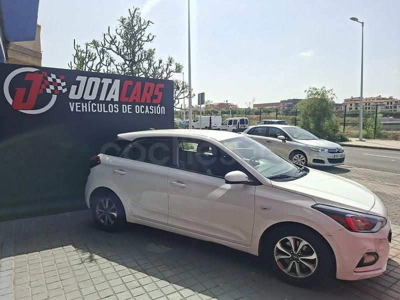 Begagnad Hyundai i20 100 HK (73 kW) 2020 Vit Halvkombi