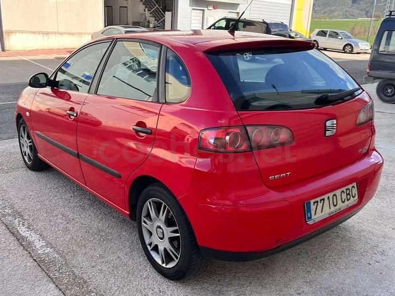 Usado Seat Ibiza Fresh 100 CV (73 kW) 2004 Rojo Utilitario