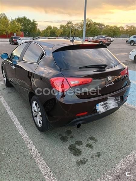 Negro Usado 2011 Alfa Romeo Giulietta Distinctive Utilitario | 7500 € (Un poco caro) - Imagen 1/4