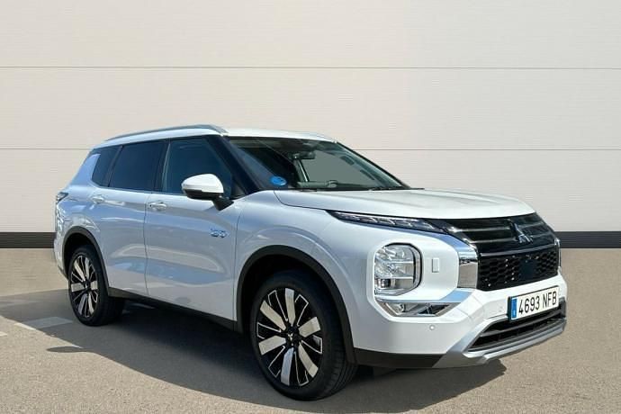 Usado Mitsubishi Outlander 306 CV (225 kW) 2025 SUV