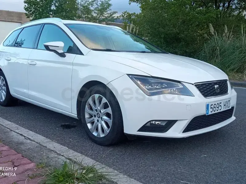 Usado Seat Leon Reference 110 CV (80 kW) 2014 Blanco Familiar