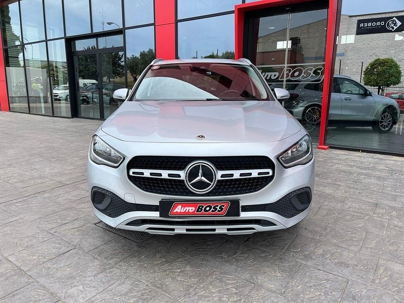 Käytetty Mercedes GLA180 115 HP (84 kW) 2022 Harmaa Katumaasturi