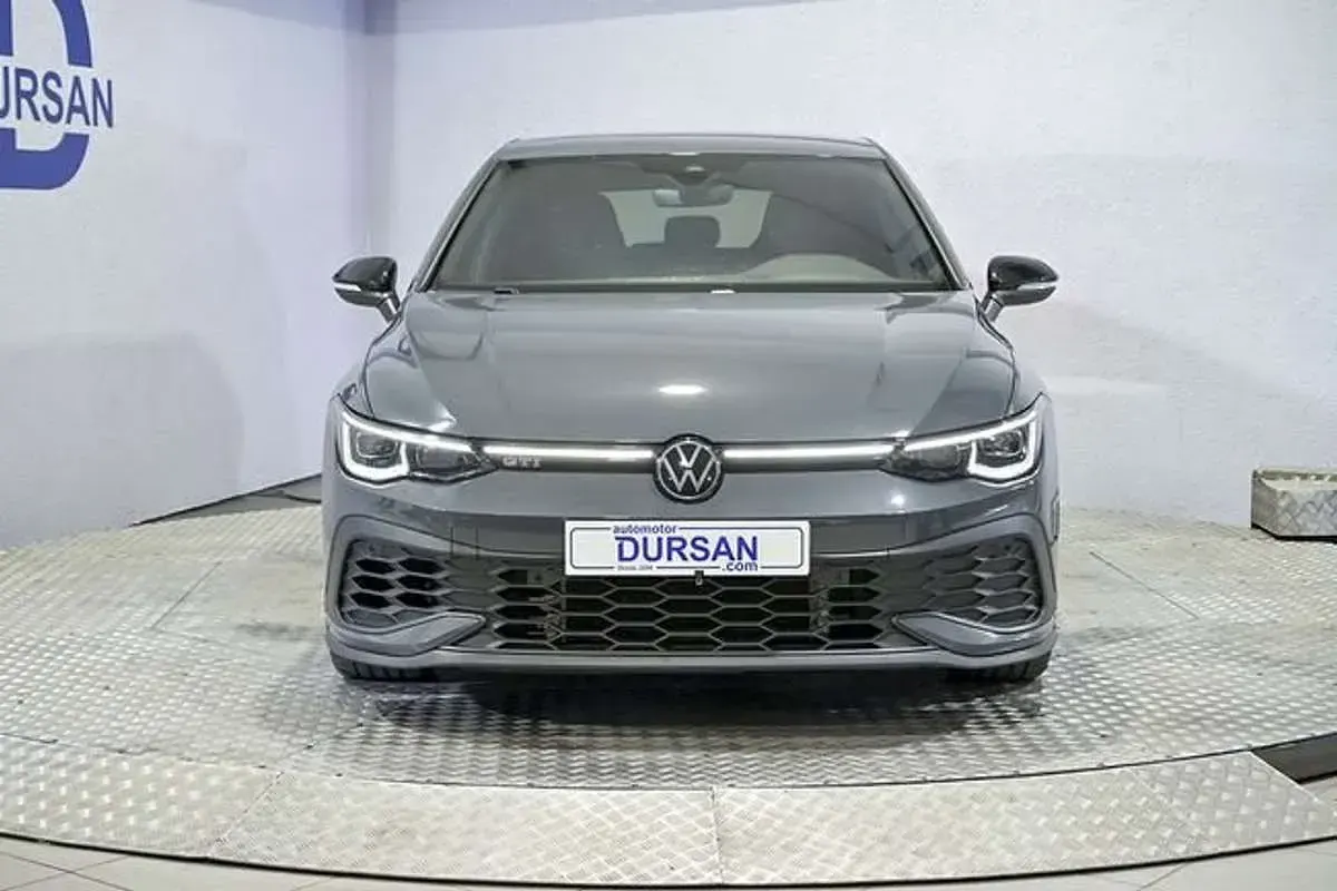 Usado VW Golf VIII GTI 300 CV (220 kW) 2022 Gris Utilitario