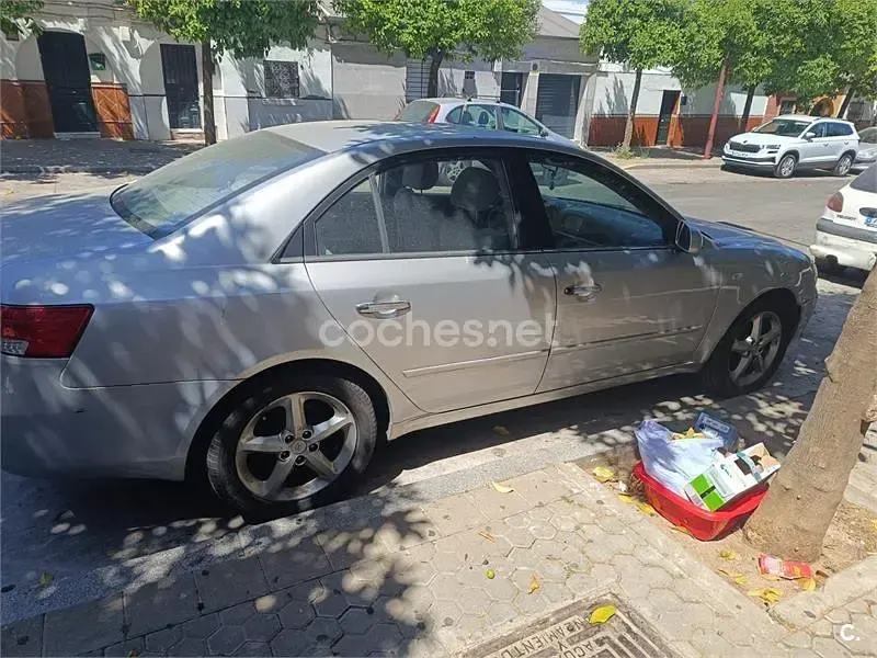 Usado Hyundai Sonata Comfort 140 CV (102 kW) 2007 Gris / plata Berlina