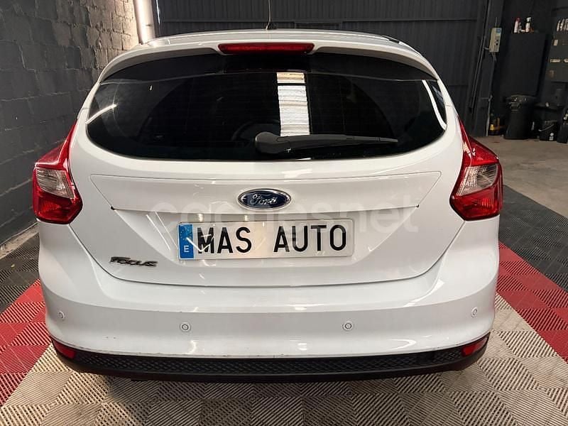 Usado Ford Focus Trend 115 CV (84 kW) 2014 Blanco Berlina