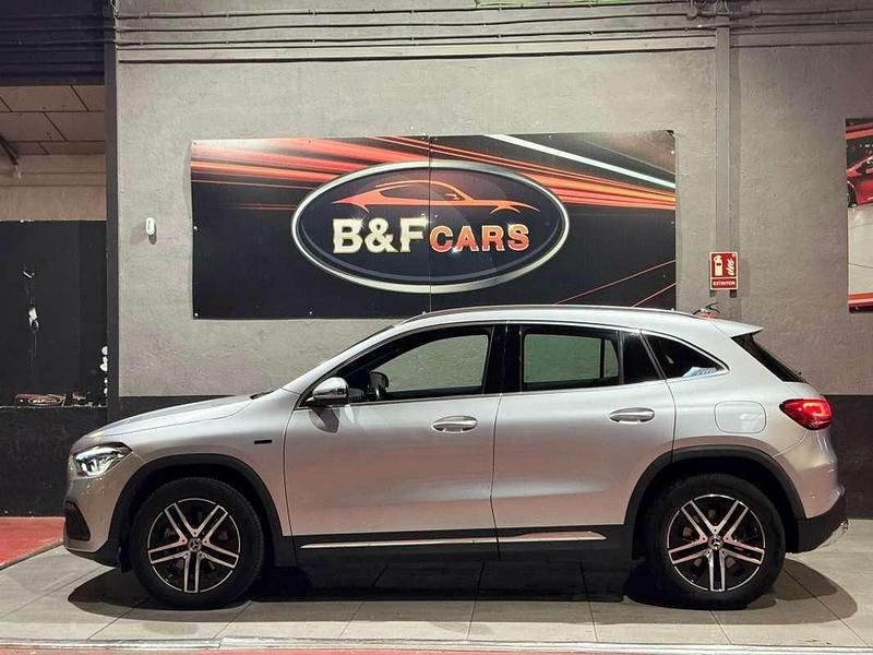 Usado Mercedes GLA250 218 CV (160 kW) 2021 Plateado SUV