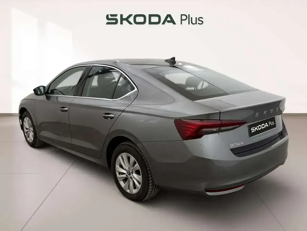 Usado Skoda Octavia Selection 150 CV (110 kW) 2025 Gris Utilitario
