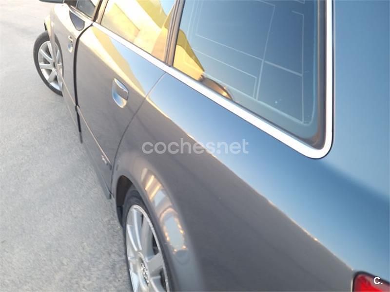 Usado Audi A4 Sport 163 CV (119 kW) 2004 Gris / plata Berlina