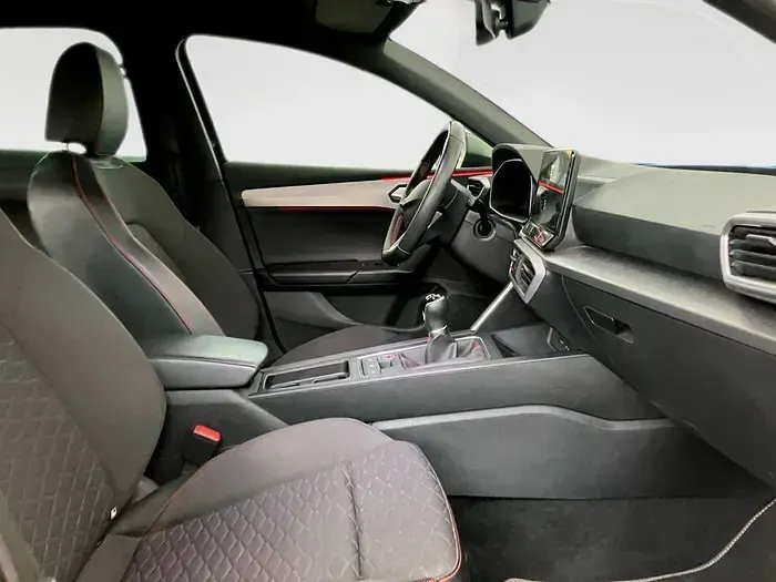 Usado Seat Leon FR 130 CV (95 kW) 2023 Negro