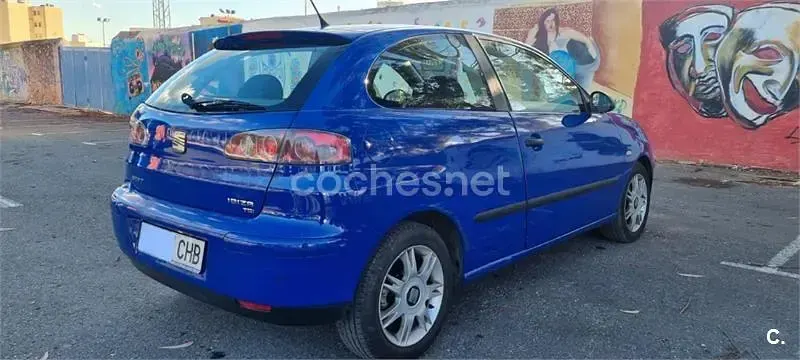 Usado Seat Ibiza Stella 100 CV (73 kW) 2003 Azul Utilitario