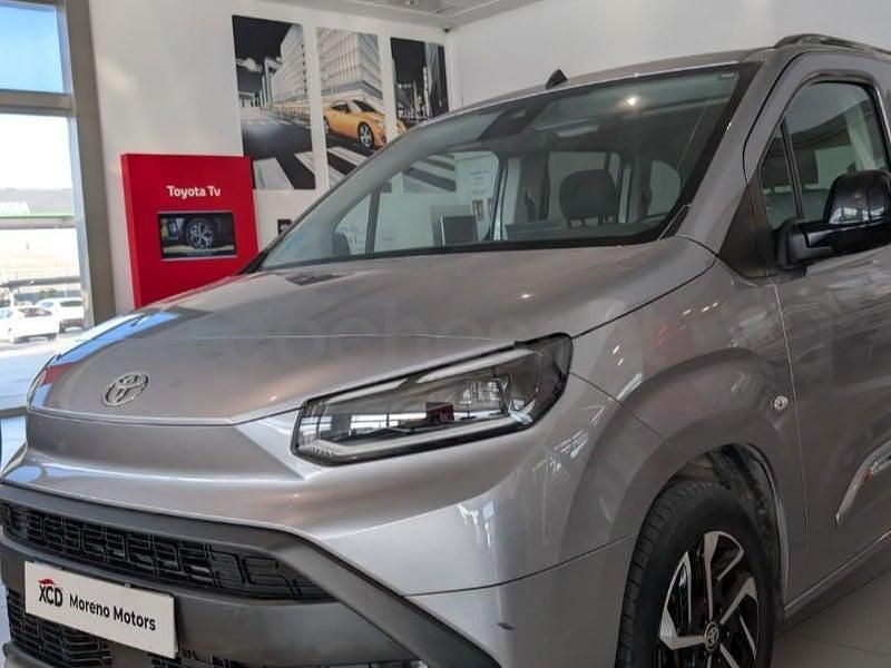 Usado Toyota Proace Verso Active 131 CV (96 kW) 2024 Gris / plata Familiar