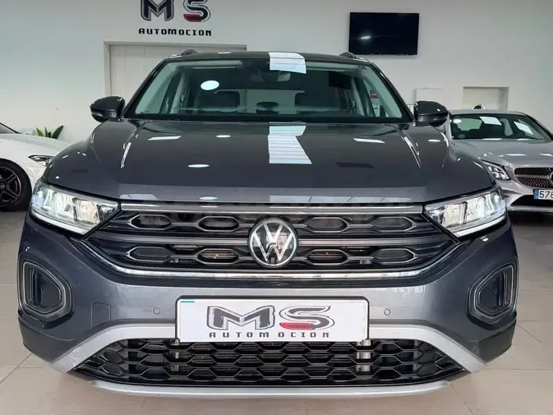 Usado VW T-Roc Life 150 CV (110 kW) 2022 Gris / plata SUV