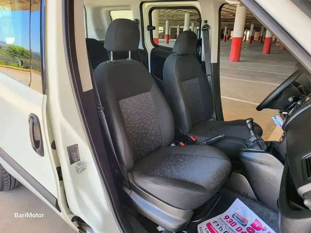 Usado Opel Combo Expression 94 HP (69 kW) 2017 Branco Monovolume
