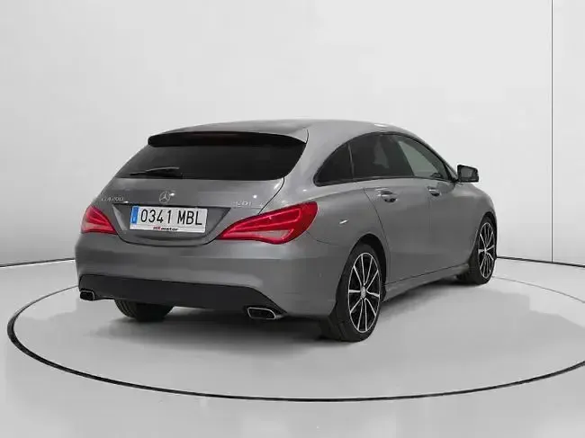 Usado Mercedes CLA200 136 CV (100 kW) 2015 Gris Coupe