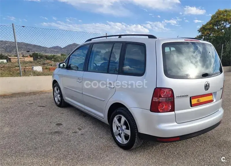 Usado VW Touran Highline 140 CV (102 kW) 2007 Gris / plata Monovolumen