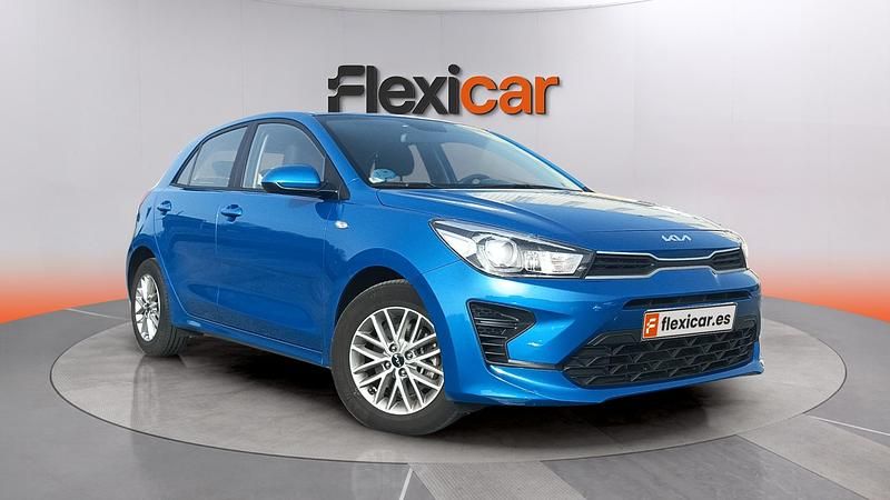 Usado Kia Rio 101 CV (74 kW) 2022 Azul Berlina