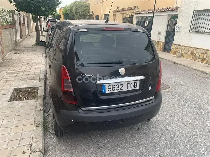 Usado Lancia Musa 95 CV (69 kW) 2006 Negro Monovolumen