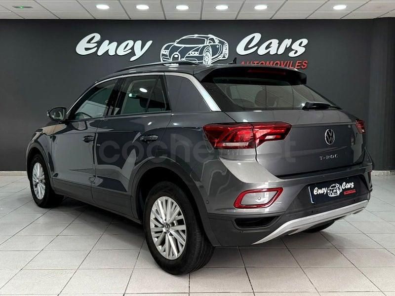 Usado VW T-Roc Life 110 CV (80 kW) 2023 Gris / plata SUV