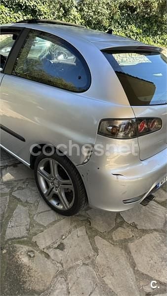 Usado Seat Ibiza FR 130 HP (95 kW) 2006 Cinzento Citadino