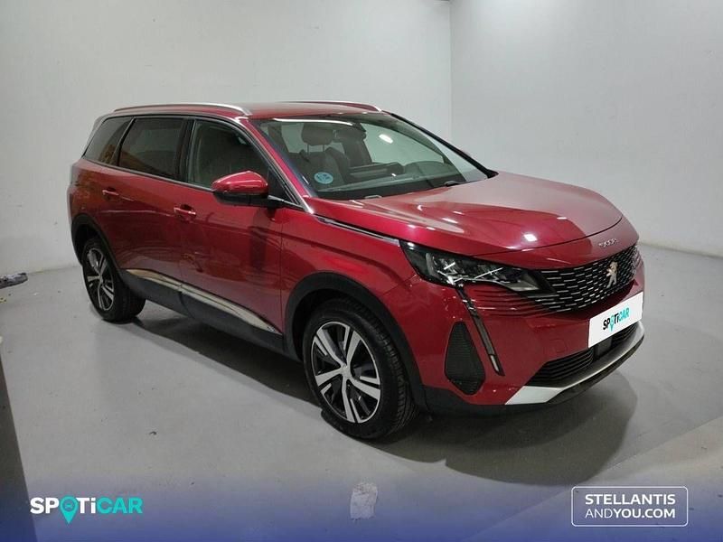 Usado Peugeot 5008 Allure 130 CV (95 kW) 2021 Rojo SUV
