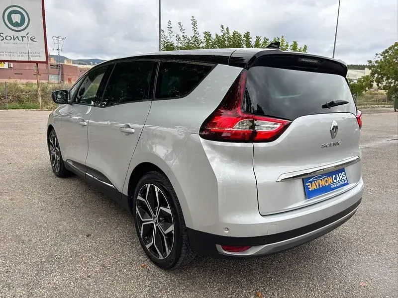 Usado Renault Grand Scénic IV Zen 150 CV (110 kW) 2020 Gris / plata Monovolumen