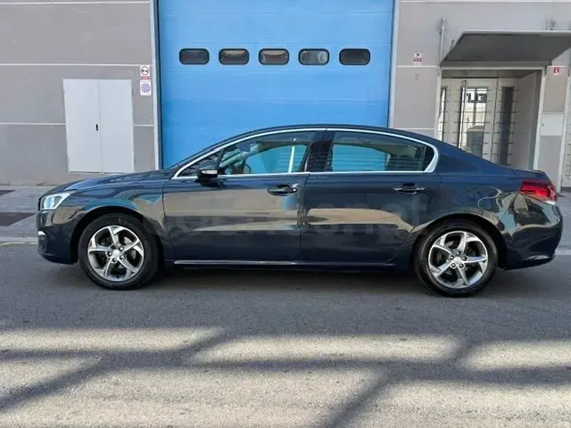 Usado Peugeot 508 Allure 120 CV (88 kW) 2018 Azul Berlina